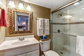 Surf & Racquet Club A124-Condo - Salle de bain