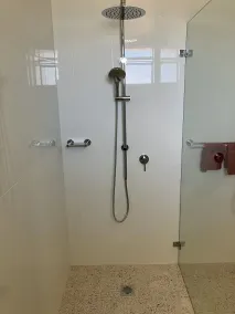 Almond Inn Motel - Bathroom
