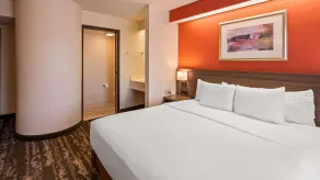 Charlevoix Inn & Suites SureStay Collection by Best Western - Chambre