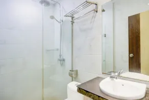 Townhouse Oak Batam near Grand Batam Mall formerly Lucky Star Hotel - Bathroom