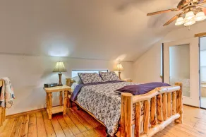 Medicine Park Cabin Rental w/ Mountain View - Interior