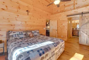 Gorgeous Murphy Cabin w/ Large Deck: 2 Mi to Dtwn! - Rum