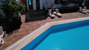 Flora Hotel - Pool