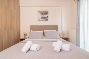Charmante villa adaptée aux familles avec jacuzzi, barbecue et jardin | Vue piscine - Chambre