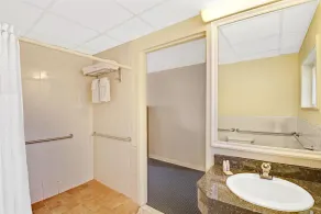 Super 8 by Wyndham Milford/New Haven - Salle de bain