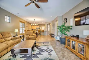 Family Home w/ Pool, BBQ & Fire Pit in Goodyear - Innenbereich