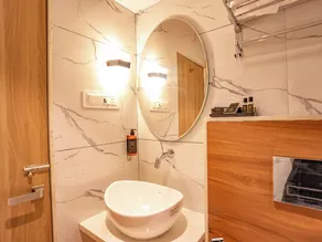 Hotel Supreme Inn - Bathroom