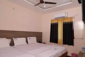 NB Venkaeswara Grand Inn - Zimmer