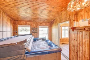 Indoor Hot Tub: Large Family Haven on Sylvan Lake - Innenbereich