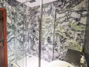 The Curious Orange - Bathroom