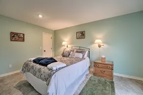 Crystal Lake Home w/ Backyard Lake Access! - Interiør