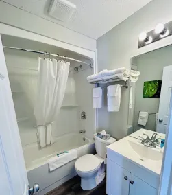 Stay in Gros Morne - Bathroom