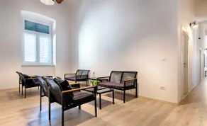 1901 on Sea - Lobby sitting area