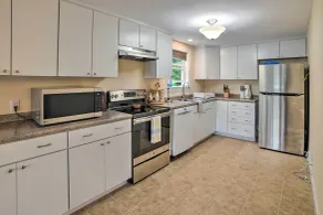 Lakefront Alton Bay Retreat w/ Dock Near Beaches! - Innenbereich