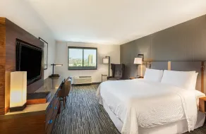 Four Points by Sheraton Los Angeles Westside - Room