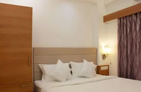 Hotel Ashray Inn - Room