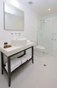 Grand Hotel Melbourne - Bathroom