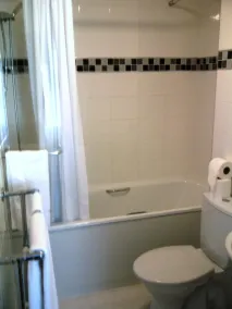 The Queensgate Hotel - Bathroom