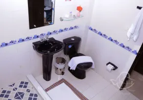 Hotel Central House a 5 min de la Embajada Americana - Bathroom