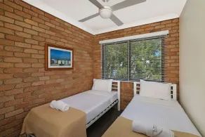 Illawong Apartments - Room
