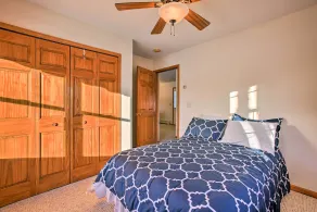 Cozy Riverfront Home w/ Fire Pit in Houghton Lake! - Interiør
