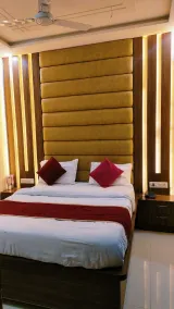 Hotel SMR Palace- Rooftop View Taj Mahal - Room