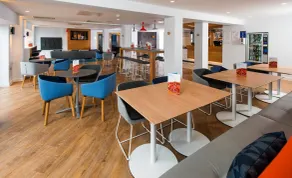 Holiday Inn Express Cardiff Bay by IHG - Restaurante