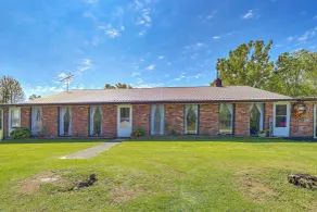 Hike & Fish: Rustic, Timeless Mckee Home w/ Yard - Innenbereich