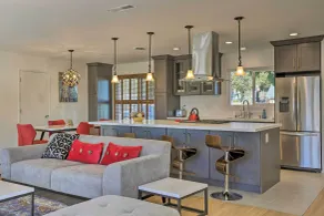 Oceanside Home w/ Patio & Grill, Walk to Beach! - Interiør
