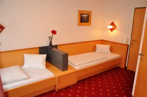 Double room, shower, toilet - Camera