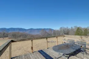 Burnsville Cabin w/ Deck & Trails - Dog Friendly! - Interiör