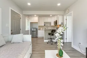 End Unit w/ Clear Lake Access in Norcal! - Interiör