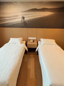 D Arc Hotel - Room