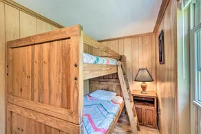 Bonfires & BBQs! Creekside Retreat in Marshall - Innvendig