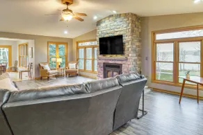 Private Lakefront Home w/ Game Room in Aurora! - Innenbereich
