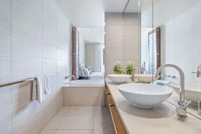 Executive on Whisper Bay - Cannonvale - Bathroom