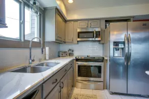 Lakefront Syracuse Home w/ Deck & Private Dock! - Interiør
