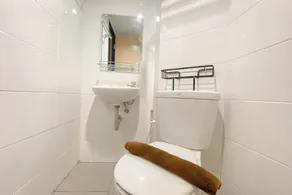 Brown Toned 1Br Without Living Room Apartment At The Alton - Bathroom