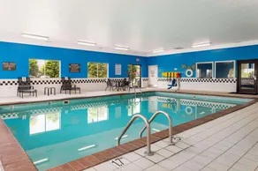 Comfort Inn Edinburgh - Columbus - Piscina