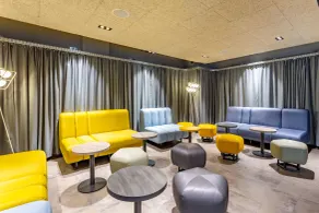 a&o Wien Hauptbahnhof - Lobby sitting area