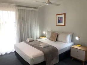 The Burlington Holiday Apartments - Room