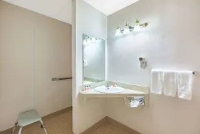 Howard Johnson by Wyndham Salem - Salle de bain