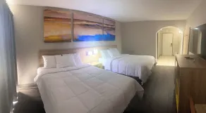 Days Inn & Suites by Wyndham Tampa Fairground-Casino-Ybor - Room