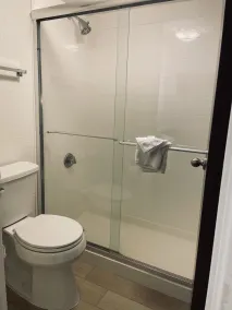 Wyndham Garden Detroit Metro Airport - Salle de bain