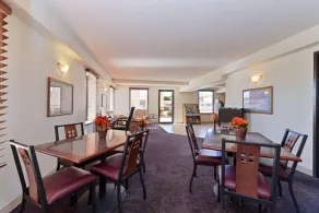 Executive Plus Inn & Suites - Restaurant