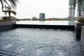 Cozy Condo at The Meridin Medini - Pool