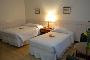 West Plaza Downtown - Room