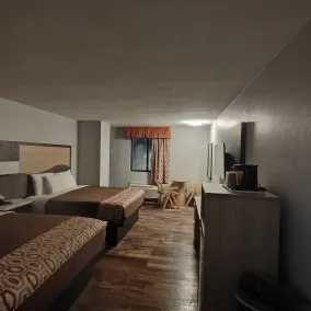 Mountain Vista Inn & Suites - Walking Distance to the Island - Habitación
