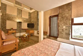 Tiaraa Monolith Lake Resort - Room