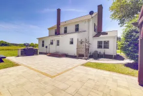 Pet-Friendly Home w/ Gazebo: Minutes to Beach! - Interiør